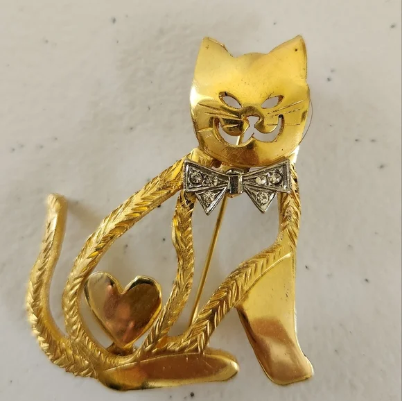 Vintage Ultra Craft Brooch Pin Cat Brushed Gold Tone Open Bow tie Heart Signed - Picture 2 of 4